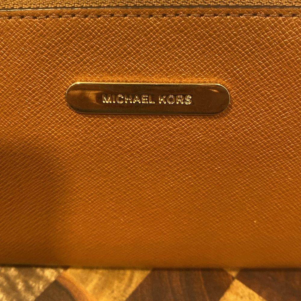 Michael Kors Large Zip Around Wallet NWOT - Picture 2 of 9